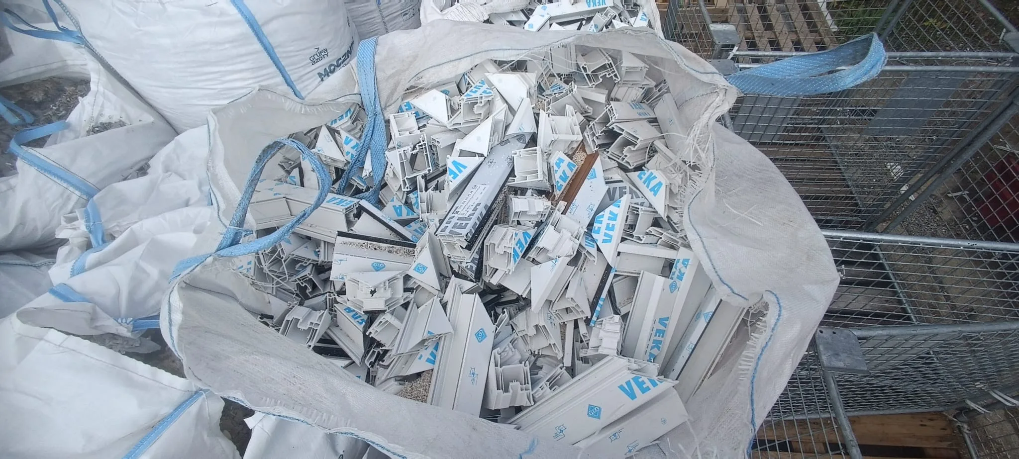 Ścinki i odpady produkcyjne PVC